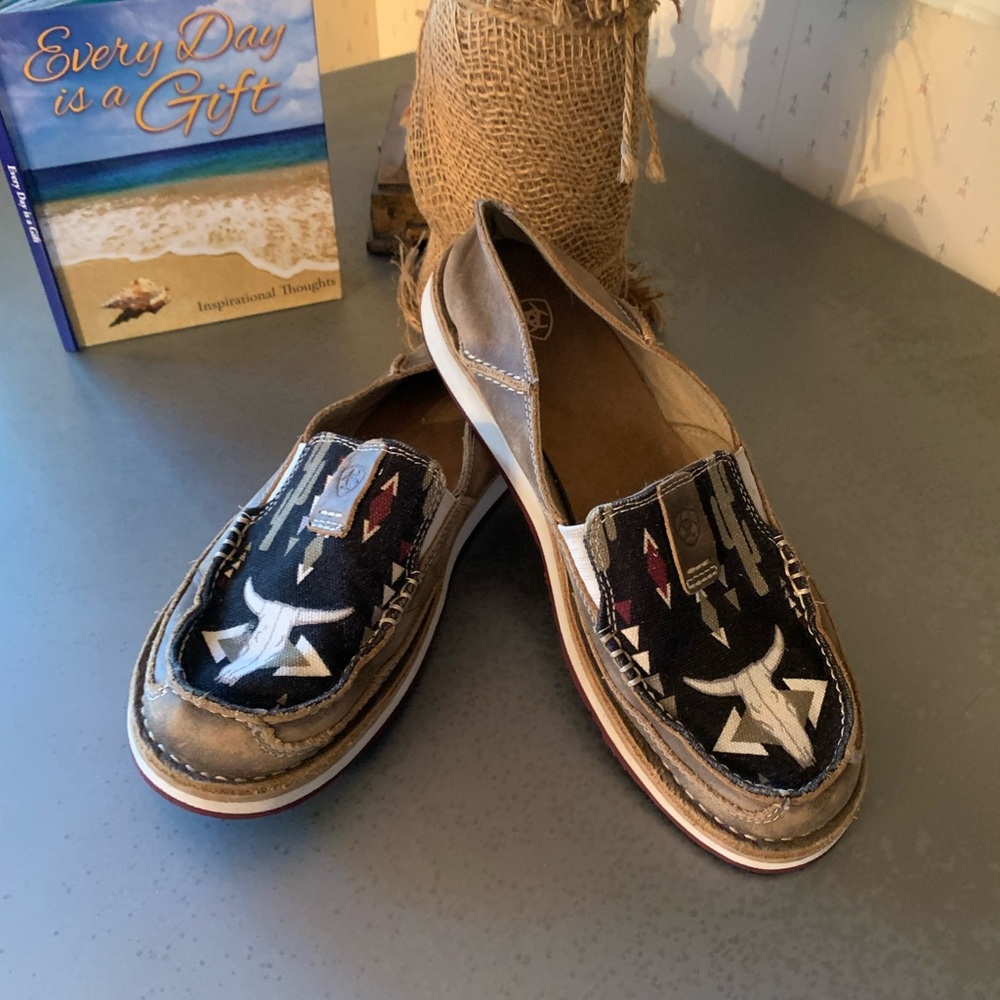 Ariat Women's Tribal Pattern flat shoes, BLACK, BROWN and WHITE, cruise casual.